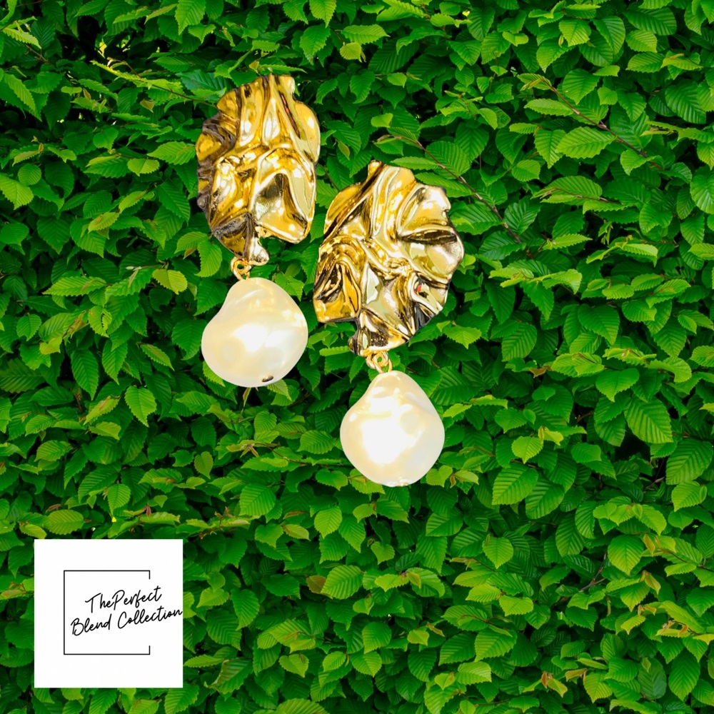 Beautiful Gold & Pearl Earrings!